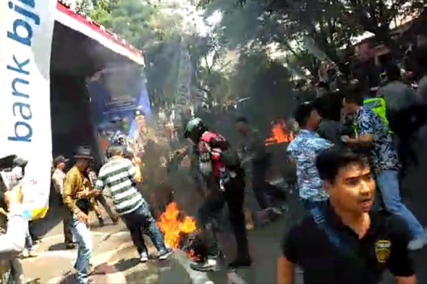 Polda Jabar: 4 Polisi Cianjur Luka Bakar dalam Aksi Demo Mahasiswa