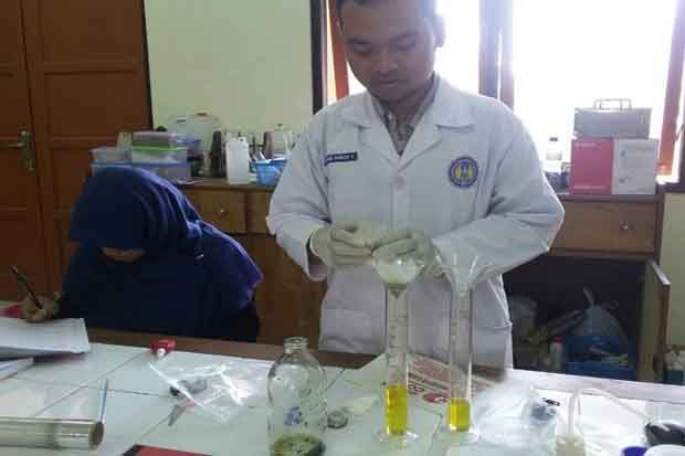 4 Mahasiswa UNY Manfaatkan Biji Carica Jadi Bahan Bakar Biodiesel