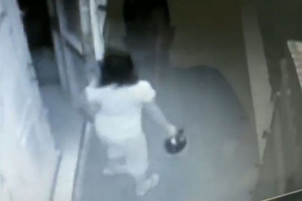 PRT Gasak Barang Milik Majikan Terekam CCTV