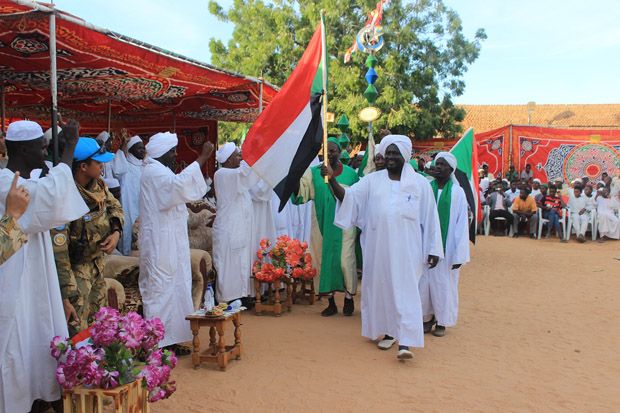 Marawis Satgas Yonkomposit TNI Hibur Warga Sudan