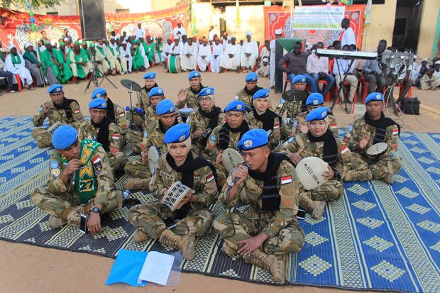 Marawis Satgas Yonkomposit TNI Hibur Warga Sudan