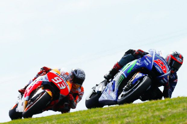 Marc Marquez (Honda) dan Maverick Vinales (Yamaha) di tes pramusim MotoGP 2017. (Foto-MotoGP)