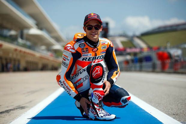 Marc Marquez (Repsol Honda) dengan sepatu balap edisi khusus di MotoGP Austin 2017. (Foto-mm93)