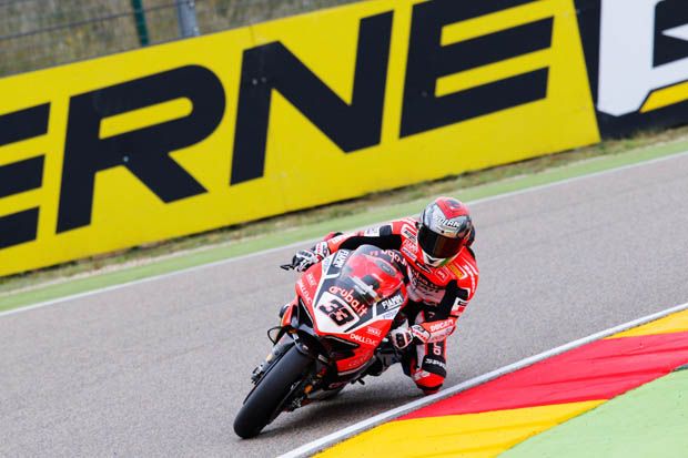 Marco Melandri (Aruba.it Ducati) pada sesi latihan bebas 2 WSBK Aragon 2017. (Foto-WSBK)