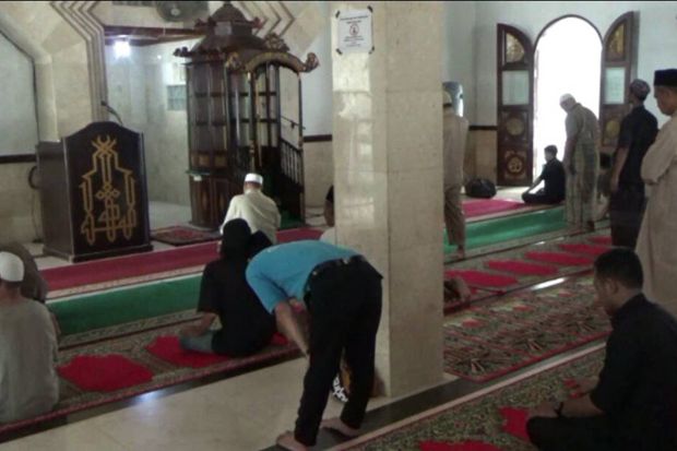 Masjid Lompoe Urwatul Wutsqa di Maros, Sulawesi Selatan. Foto/MNC Media/Wahyu Ruslan 
