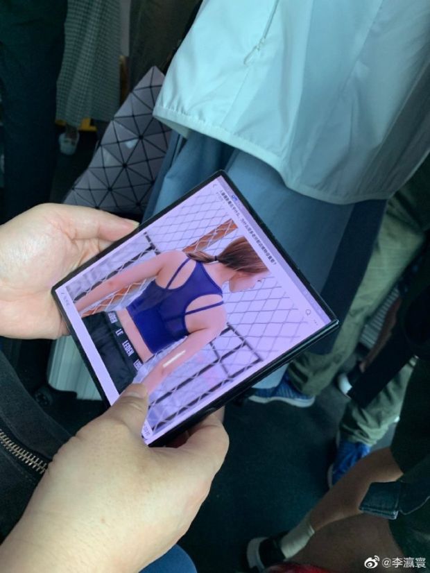 Foto-foto CEO Huawei Indikasikan Mate X Didesain Ulang