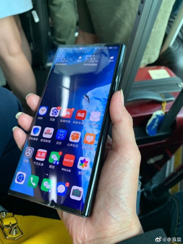 Foto-foto CEO Huawei Indikasikan Mate X Didesain Ulang