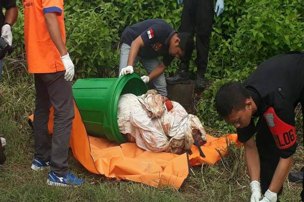 Mayat dalam Tong Plastik Dibungkus Karung Gegerkan Warga Surabaya