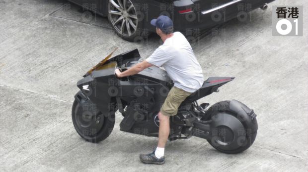 Artis Seksi Spesialis Beradegan Kebut-kebutan di Atas Motor