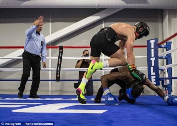 Hati-hati, Mayweather! Jotosan McGregor Robohkan Lawan Sparing