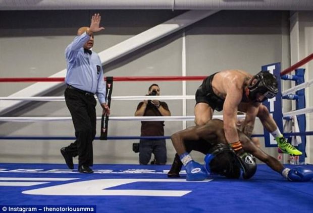 Hati-hati, Mayweather! Jotosan McGregor Robohkan Lawan Sparing