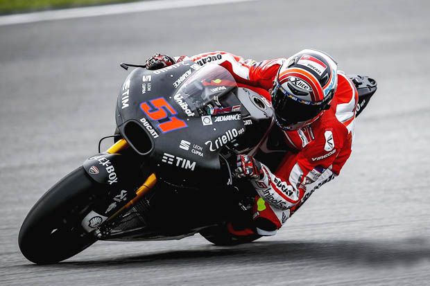 Michele Pirro dalam tes privat tim Ducati Corse di Sirkuit Jerez akhir Maret 2017. (Foto-GPOne)