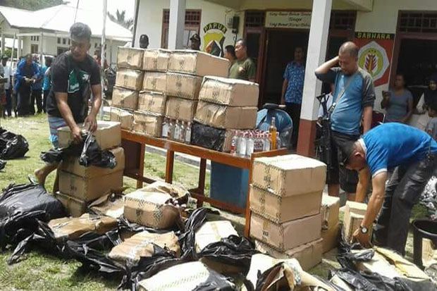 Penyelundupan 2.593 Botol Miras Lewat Jalur Trans Papua Digagalkan