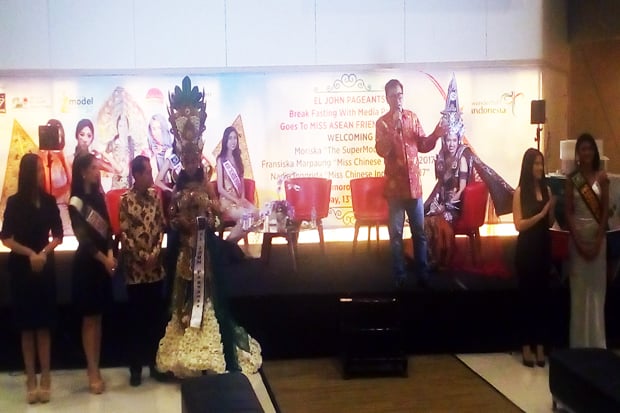 Two El John Models Goes to Vietnam