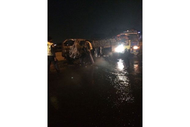 Mobil Terbakar di Tol Pedati Arah Cawang