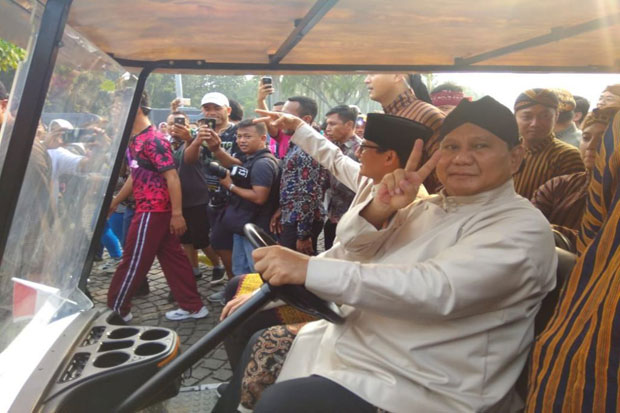 Karnaval Kampanye Damai, Jokowi dan Prabowo Jadi Sopir Mobil Golf