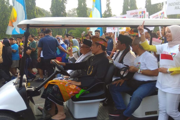 Karnaval Kampanye Damai, Jokowi dan Prabowo Jadi Sopir Mobil Golf