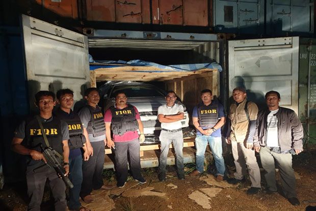 TNI AL dan Satgas Bais Gagalkan Penyelundupan Mobil Mewah