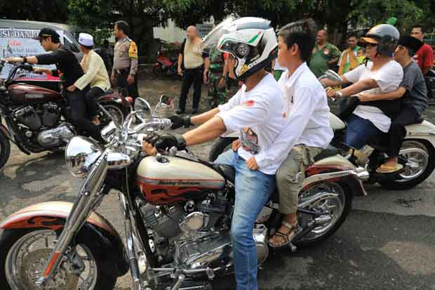 Ganjar Pranowo Hibur Peserta Sunatan Massal HDCI Semarang