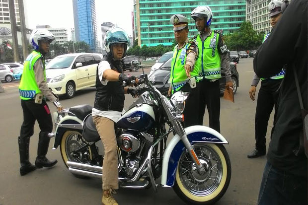 Kejar Penunggak Pajak Mobil Mewah, DPRD DKI: Door to Door Tepat