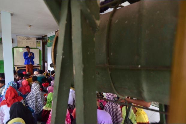 Seusai Liputan, Sempatkan Mengajar Ngaji di Eks Lokalisasi