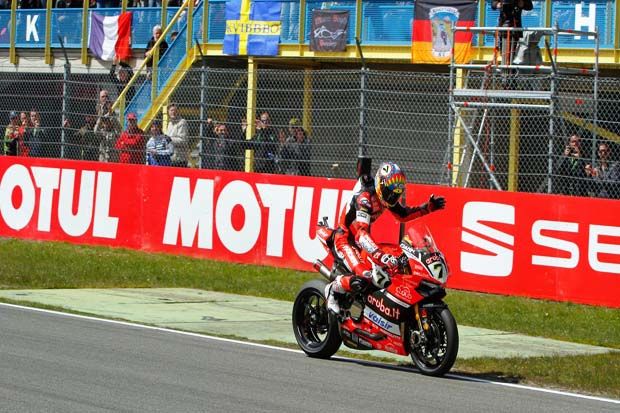 Momen motor Chaz Davies (Aruba.it Ducati) mengalami mogok pada dua putaran terakhir WSBK Belanda 2017 di Sirkuit Assen. (Foto-WSBK)