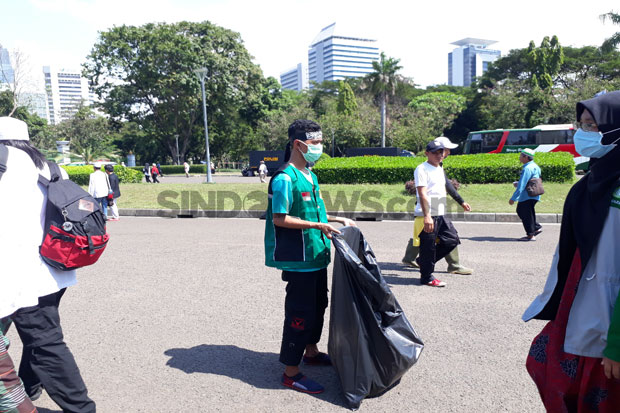 Usai Aksi 115, Mba Cantik dan Mas Ganteng Ini Bikin Monas Kinclong Lagi