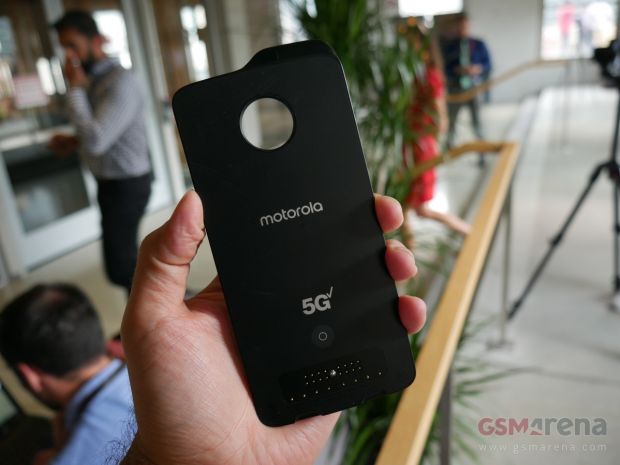 Motorola Daftarkan 5G Moto Mod ke FCC, Tanda Segera Rilis di AS