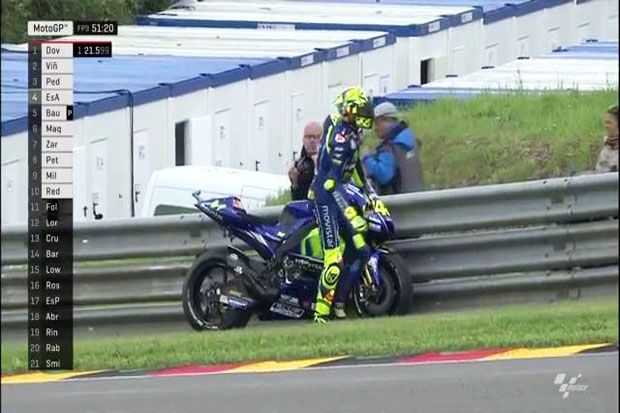 Motor Yamaha YZR-M1 yang digeber Valentino Rossi kembali mengalami masalah pada latihan bebas III MotoGP Jerman 2017 di sirkuit Sachsenring. (Foto-MotoGP)