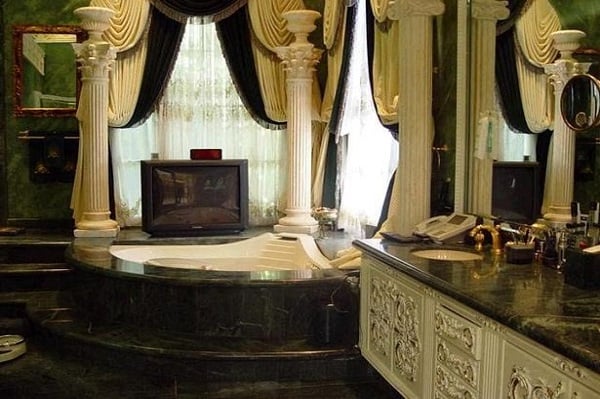 Mengintip 'Atap Biru', Istana Mewah Diktator Mugabe yang Bakal Dilengserkan