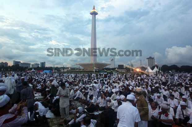 Munajat 212 Dimulai, Polisi Lakukan Penjagaan di Monas