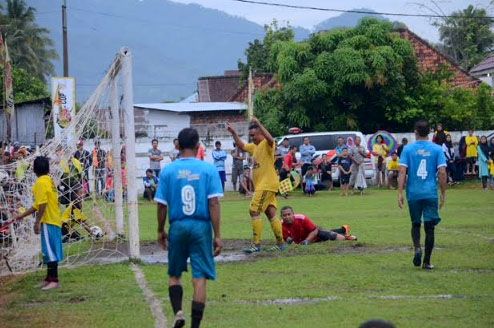 Timnas All Star Lumat Persimura Legend di Ajang Alex Noerdin Cup