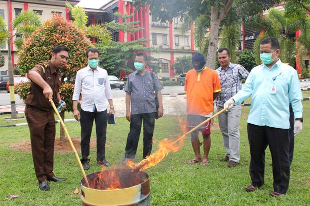 Polda Kepri Musnahkan Heroin asal Malaysia