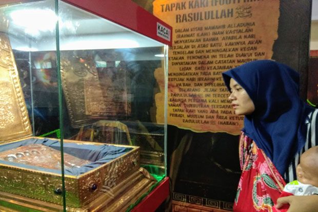 Indahnya Artefak Rasulullah SAW Ketika Dipamerkan di Medan