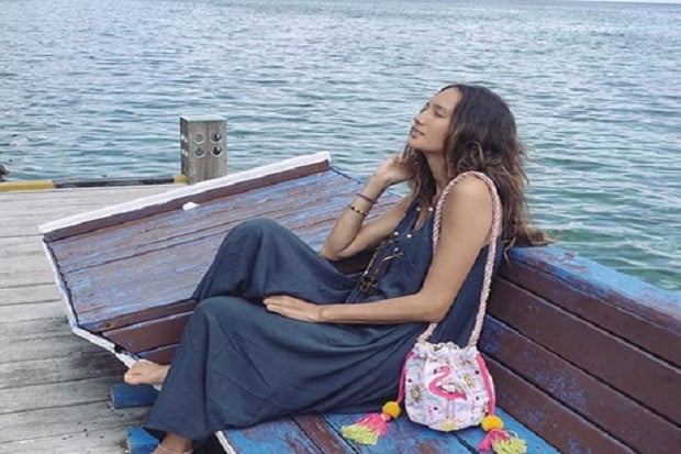 Yuk, Intip Barang Bawaan Nadine Chandrawinata Saat Traveling