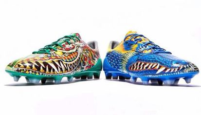 Enam Sepatu Bola Terunik yang Pernah Dipakai Pemain Dunia