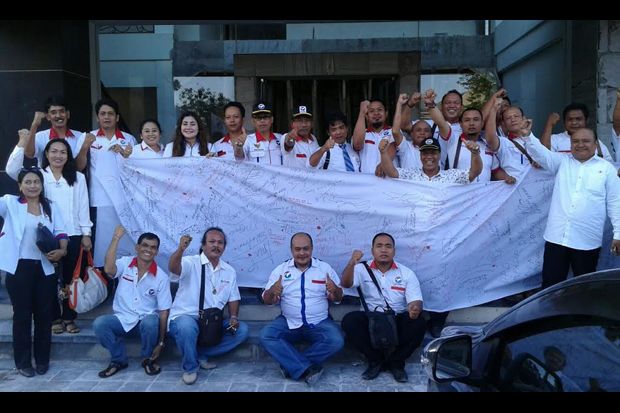 Kader Perindo Bali Gelar Aksi Cap Jempol Darah Bela Hary Tanoe