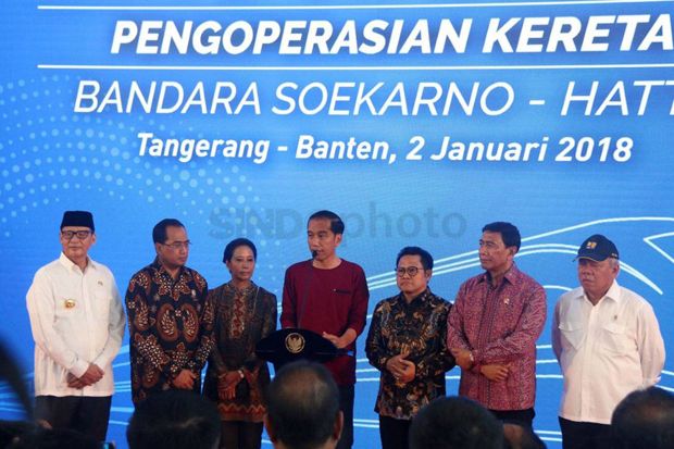 Menebak Pesan di Balik Kaus Lengan Panjang Jokowi