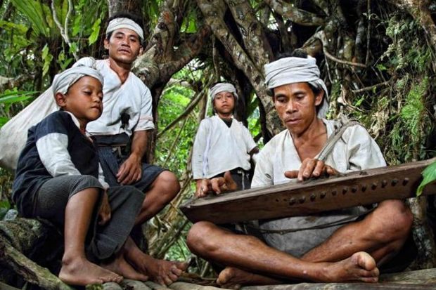 Suku-suku Pedalaman Indonesia yang Menolak Modernisasi, Siapa Saja Mereka