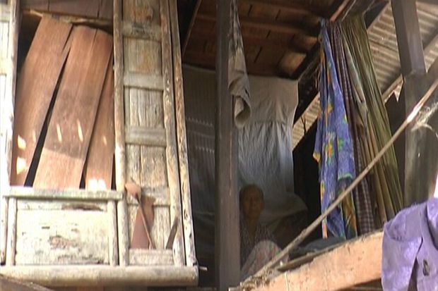 Memprihatinkan, Nenek 75 Tahun Hidup Sebatang Kara di Gubuk Tua
