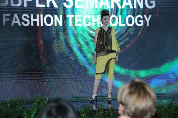 Menaker Berharap Siswa BLK Semarang Ikuti Kompetisi Fashion di Paris
