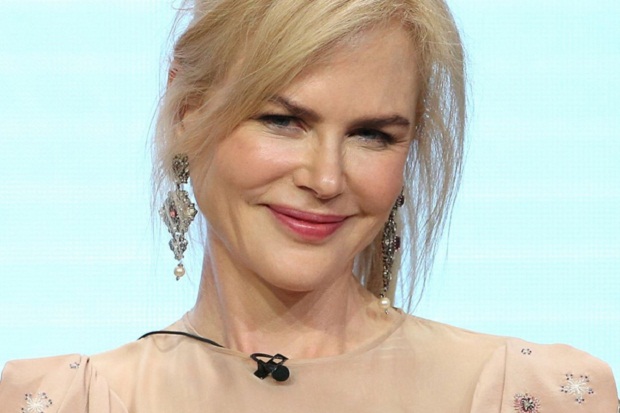 Waduh, Nicole Kidman Cium Bibir Pria Lain Depan Suami