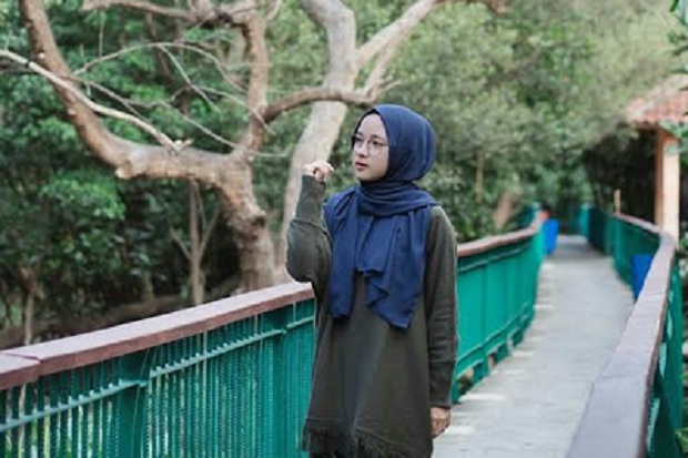 Gaya Hijab Sederhana ala Nissa Sabyan