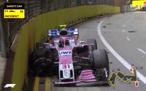 Hamilton Dominan di Sirkuit Marina Bay