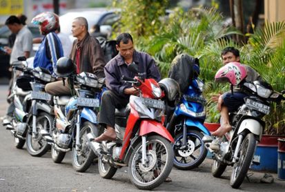 Angkutan Umum Khas Indonesia, Bertenaga Kuda hingga Manusia