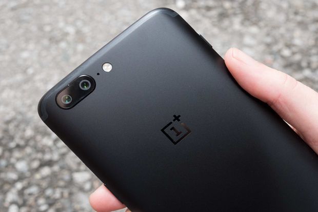 Kelebihan OnePlus 5 Hajar Smartphone Premium Lainnya