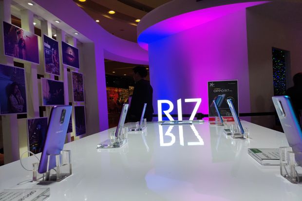 Warna Funky, Selfie Ultra Night Mode Keren, SuperVOOC Tercepat