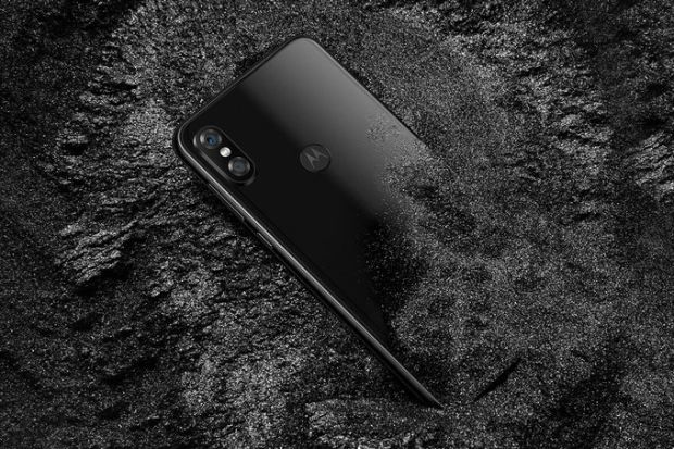 Klon iPhone X, Motorola Banderol P30 dengan Harga Terjangkau