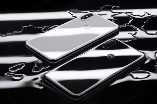 Klon iPhone X, Motorola Banderol P30 dengan Harga Terjangkau