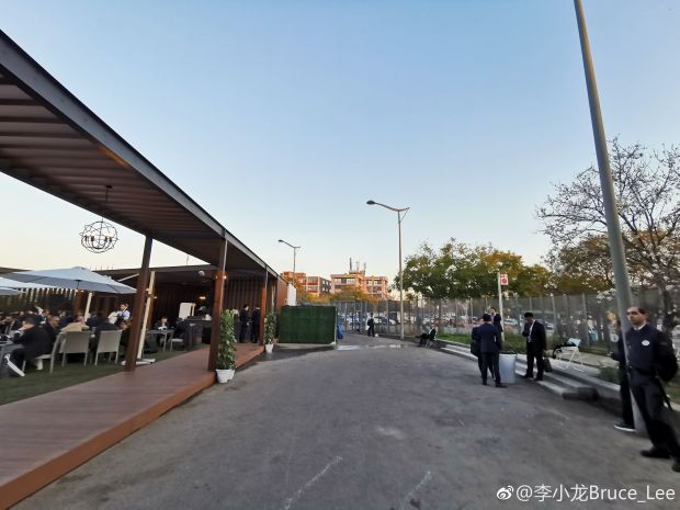 Pejabat Huawei: Handphone P30 Pro Punya Kamera Zoom Periskop